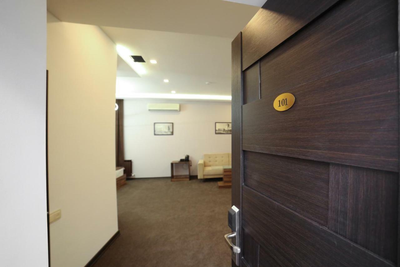 Moscow Boutique Hotel Ереван Екстериор снимка