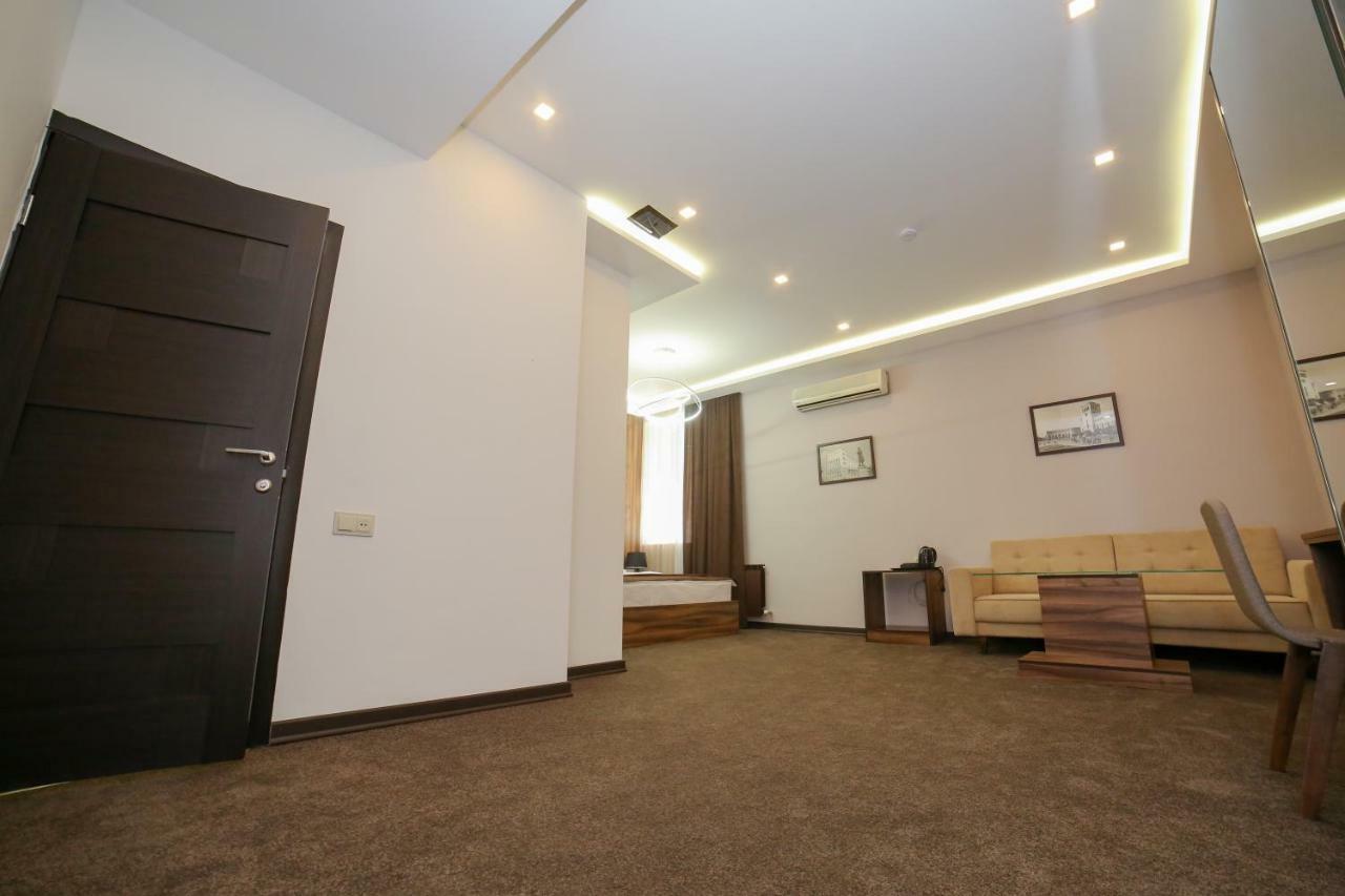 Moscow Boutique Hotel Ереван Екстериор снимка